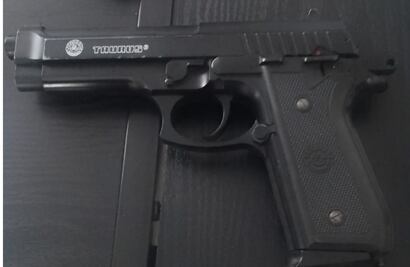 Con arma de juguete asaltan a empleada en Villas de Pachuca