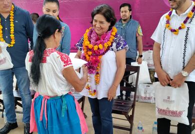 Con la entrega de Cacao Edda Vite preserva el Xantolo en la Huasteca