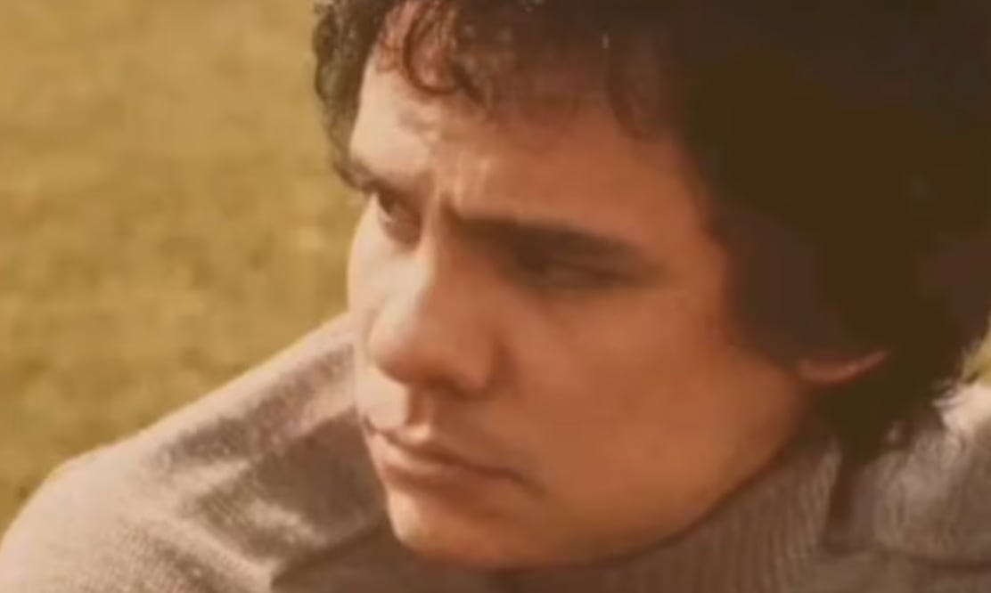 José José canta "Ya no pienso en ti", lanzada casi a cinco años de su muerte.