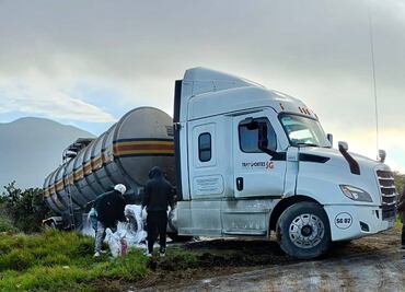 Aseguran tractocamión con hidrocarburo en Tepeapulco