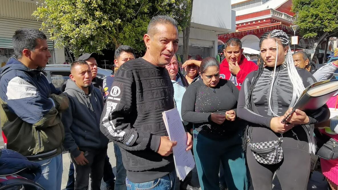 Óscar el perro pelcastre señaló que el ayuntamiento de Pachuca violó los acuerdos que se tienen firmados y las medidas de restricción otorgadas por el Tribunal de Justicia Administrativa. foto: Arturo Torres
