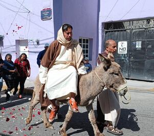 Con mayor preparación física y espiritual Salvador interpretará a Jesús en viacrucis de El Arbolito