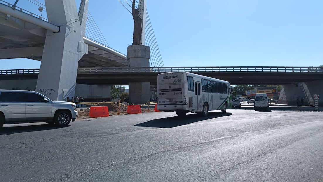 Suprimen paradas del transporte público en la Glorieta 24 Horas por obras viales | Foto: Lourdes Naranjo