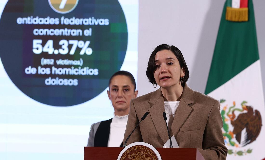 EUM20250225POL07.JPG
 La presidenta Claudia Sheinbaum durante la conferencia matutina desde Palacio Nacional. La acompañan: Marcela Figueroa, titular del Secretariado Ejecutivo del Sistema Nacional de Seguridad Pública (SESNSP). Foto: Agencia EL UNIVERSAL/Berenice Fregoso/RDB.