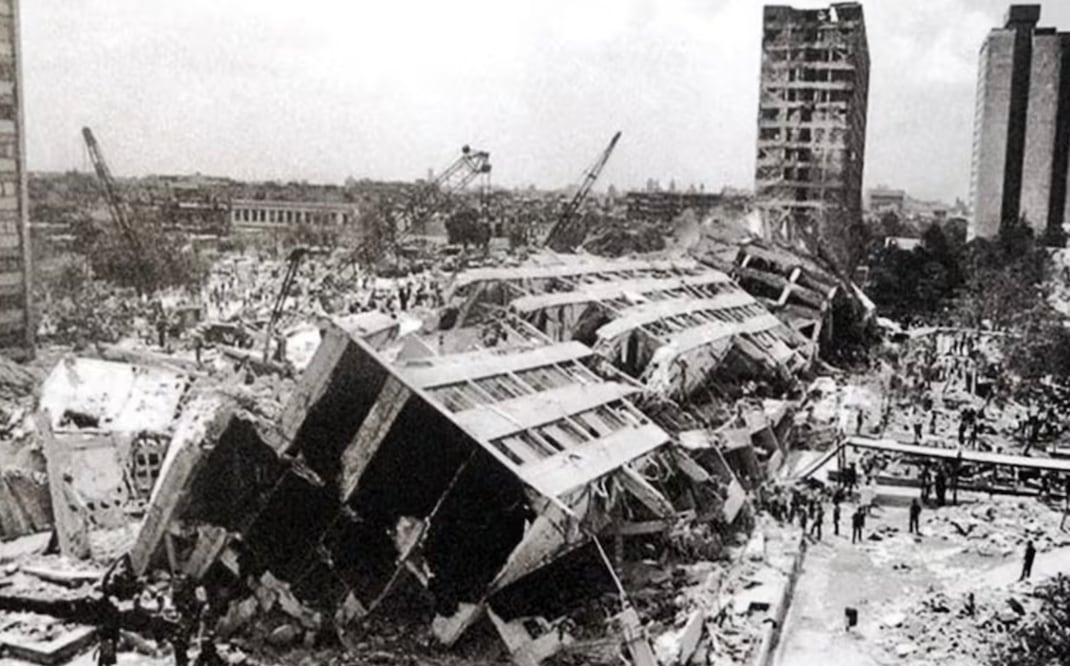 Tlatelolco fue una de las zonas con más daños tras el temblor de 1985. La mayoría de sus edificios tuvieron secuelas tras el movimiento telúrico, sin mencionar el derrumbe del inmueble Nuevo León. Cientos de vecinos quedaron sin hogar por varios meses. Foto: Archivo EL UNIVERSAL.