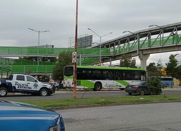 Patrulla de la Policía Estatal se estrella contra camión del Tuzobús en Pachuca