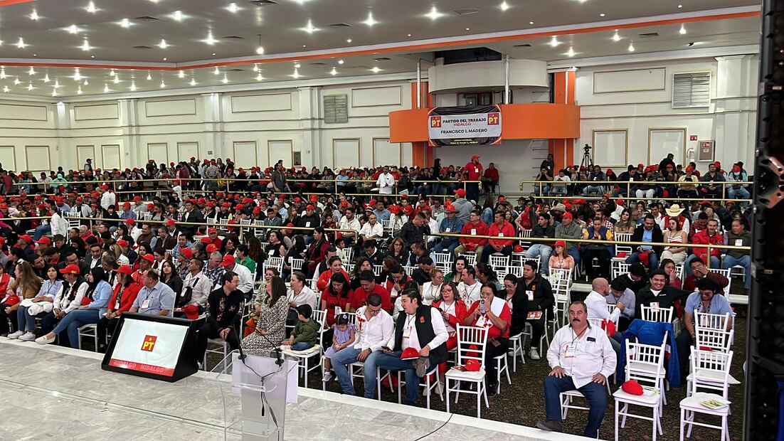 El Partido del Trabajo realiza su Congreso Estatal Extraordinario con la asistencia de 200 delegados y 14 presidentes municipales. Elegirán a delegados que participarán en Congreso Nacional del Partido el próximo 26 de abril. 

Ricardo Calleja