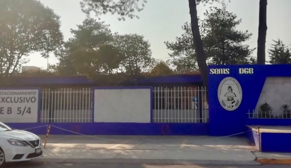Evacúan a 500 estudiantes de bachillerato en Pachuca tras reporte sobre presunta arma