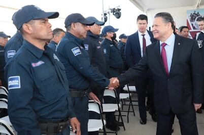 Reconocen a policías con hasta 45 años de antigüedad
