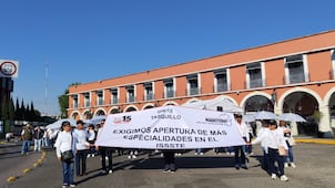 Docentes de Hidalgo marchan en Pachuca bajo intensa ola de calor