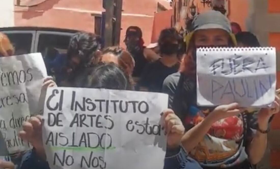 Alumnos del Instituto de Artes (IA) de la Universidad Autónoma del Estado de Hidalgo (UAEH) se reunieron con autoridades universitarias, pero no llegaron a acuerdos y el paro continuará Fotos: Giovanni Flores