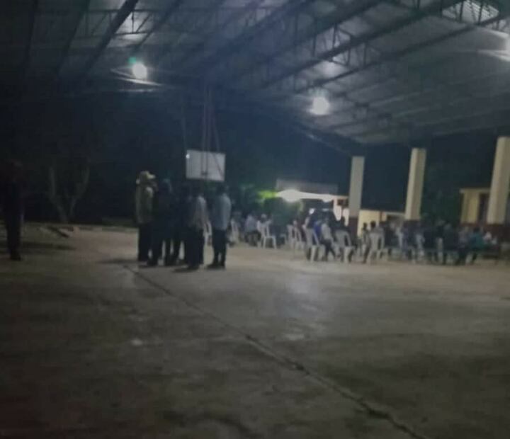 Los retenidos fueron el secretario municipal y el director de obras públicas, a quienes se les aplicaron usos y costumbres Foto: Especial