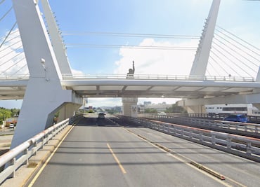 Puente atirantado y glorieta 24 horas reciben el “Premio Robert Moses” por obstaculizar la movilidad peatonal
