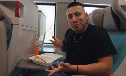 Yulay viaja en el Tren Maya y crítica la comida