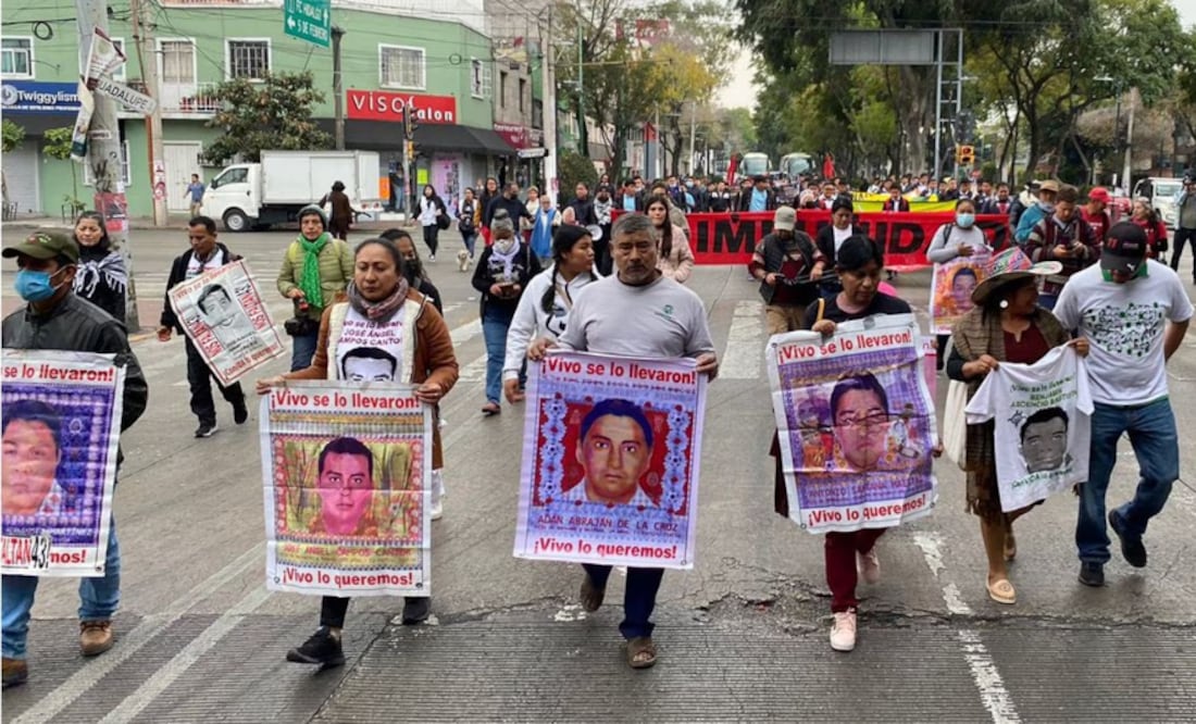 Familiares de los 43 de Ayotzinapa piden a la Virgen de Guadalupe verdad y justicia en el caso | Foto: Centro Prodh