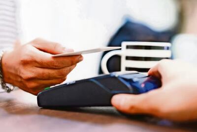 Advierten sobre desigualdad en la digitalización de la economía; "deja fuera a millones de personas", economista 