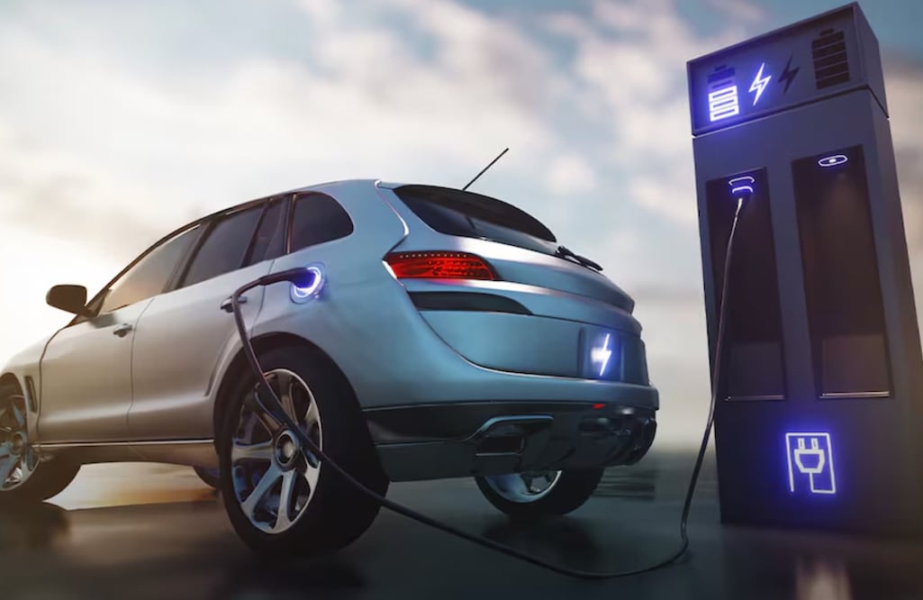 De acuerdo con la Electro Movilidad Asociación (EMA), las ventas de vehículos eléctricos e híbridos enchufables crecieron 262% entre 2022 y el primer trimestre de 2026. Imagen: Diseño / EL UNIVERSAL