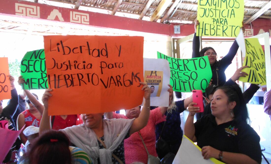Durante el informe de Araceli Beltrán Contreras varios comerciantes se manifestaron Foto: Erika Gutiérrez