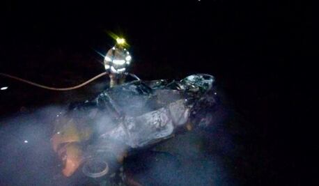 Incendio consume automóvil en carretera Pachuca-Sahagún