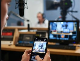 Empresarios de radio y televisión piden reglas parejas para redes sociales