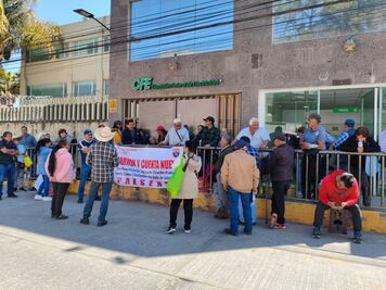 ANUEE toma oficinas de CFE en Tulancingo por cobros “excesivos”