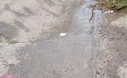 Fuga de agua en Tahuizan indigna a vecinos por desperdicio del recurso