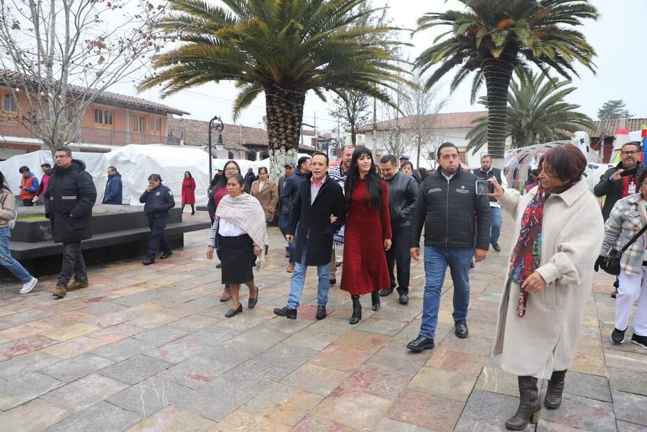 Aún no se concluyen las obras de remodelación de plaza en Acaxochitlán | Foto: Especial