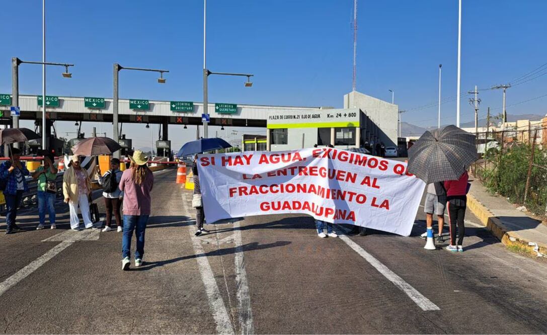 Habitantes de Ecatepec bloquean la autopista México-Pachuca porque no tienen agua potable | Foto: El Universal