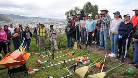 Alcalde de Pachuca encabeza faena en la colonia Anáhuac 