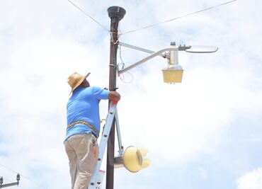 Realizan cambio de luminarias en Santiago de Anaya; el municipio paga más de 400 mil pesos mensuales