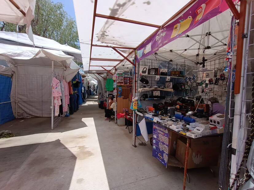 Los vendedores afirmaron que el cambio de ubicación redujo la visibilidad de sus negocios y, con ello, el número de personas que diariamente recorren el mercado. I Foto: Ricardo Calleja