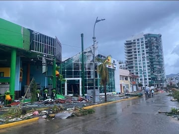 Docentes y 51 estudiantes de UAEH varados en Acapulco tras paso de Otis