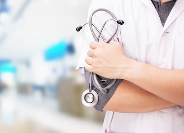 Buscan castigar hasta con 9 años de cárcel la usurpación médica en Hidalgo