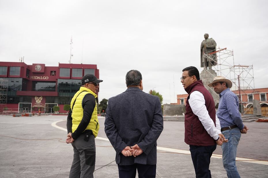 Supervisan avances en la remodelación de la Plaza Juárez | Foto: Especial