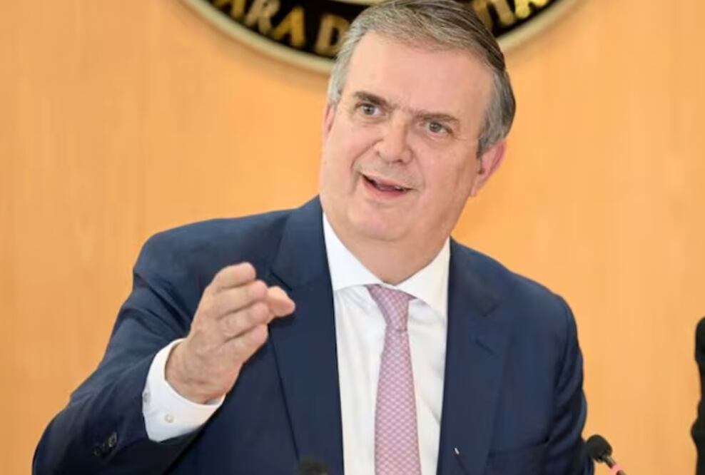 Marcelo Ebrard en la Cámara de Diputados, luego de reunirse en privado con los coordinadores parlamentarios de todas las bancadas en la Jucopo este martes 21 de octubre de 2025. Foto: Especial