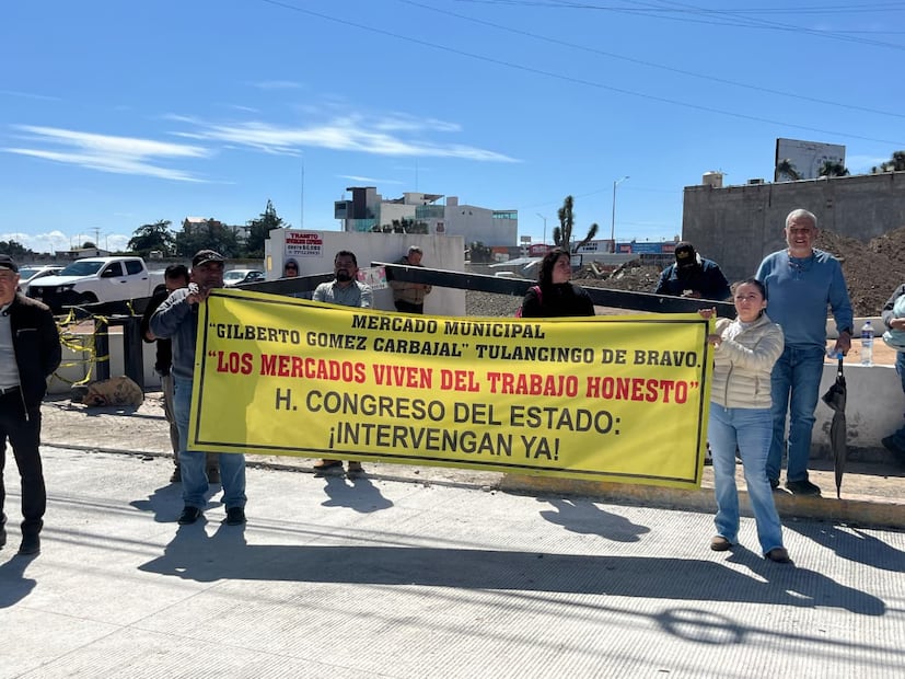 Comerciantes de Tulancingo protestan en el Congreso de Hidalgo por incremento de tarifas en mercados | Foto: Ricardo Calleja