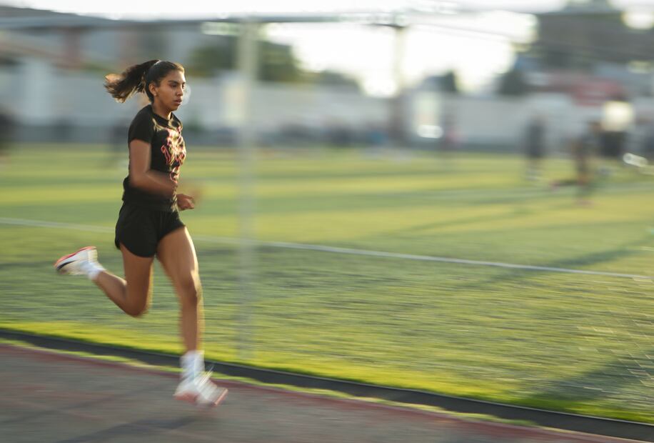 Paula Martínez, joven promesa del atletismo hidalguense que corre con rumbo al alto rendimiento internacional | Foto: Josué Ortiz