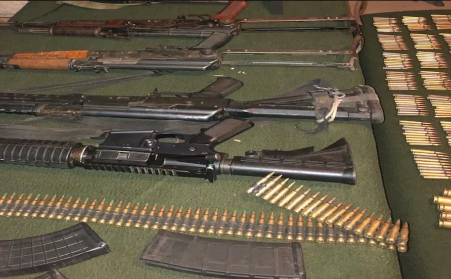 Condenan a cinco hombres a más de siete años de prisión por arsenal asegurado en Tula