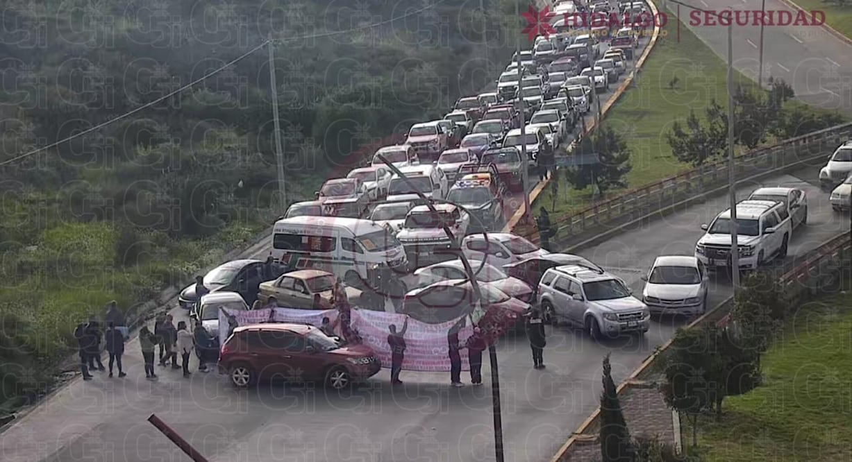 Vecinos de la colonia Rojo Gómez exigen la conclusión de la obra de rehabilitación de la avenida principa de su colonia l I Foto: Especial
