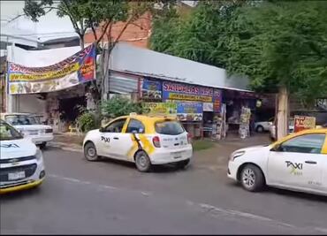Taxistas de Hidalgo bloquean base en Huejutla por conflicto con transportistas de Veracruz