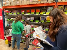 Recurren familias a compras de pánico este fin de semana por inicio de clases