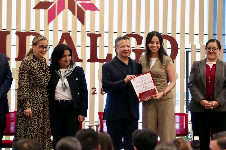 Se entregaron constancias a autoridades de 83 ayuntamientos y Sistemas Municipales DIF I Foto: Gobierno Hidalgo