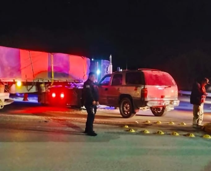 Choque entre camioneta y tráiler deja siete lesionados en Atitalaquia