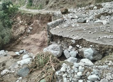 Derrumbes incomunican varias localidades de Eloxochitlán