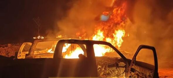 Hallan tres camionetas calcinadas tras explosión en la Tlaxcoapan-Tlahuelilpan