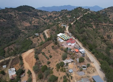 Mueren tres tras caída de vehículo a barranco en Cardonal