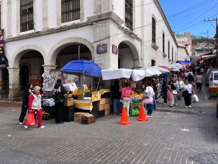 Reubican a 25 comerciantes por la rehabilitación del antiguo Palacio de Gobierno de Pachuca | Foto: Ricardo Calleja