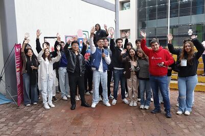 Estudiantes de la UAEH se suman a jornada nacional de murales por la paz