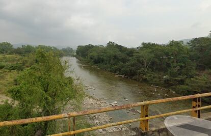Rescatan con vida a cuatro personas arrastradas por la corriente del río Calabozo