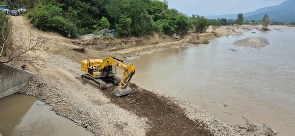 Más de 300 máquinas trabajan en rehabilitación de caminos afectados por lluvias